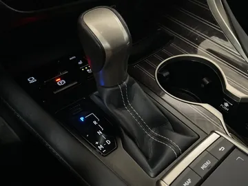 2022 Lexus RX - image 34