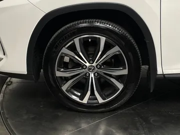2022 Lexus RX - image 7