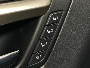 2022 Lexus RX - image 17