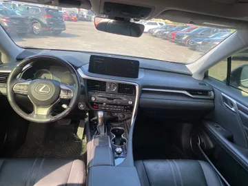 2022 Lexus RX - image 10