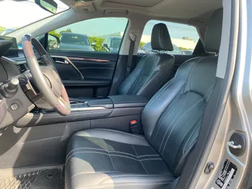 2022 Lexus RX - image 9