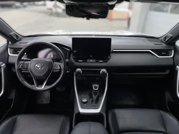 2024 Toyota RAV4 Hybrid - image 4