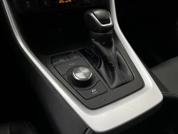 2024 Toyota RAV4 Hybrid - image 28