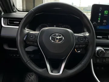 2024 Toyota RAV4 Hybrid - image 18