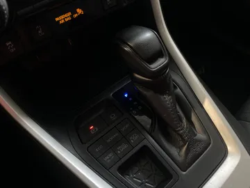 2019 Toyota RAV4 - image 27