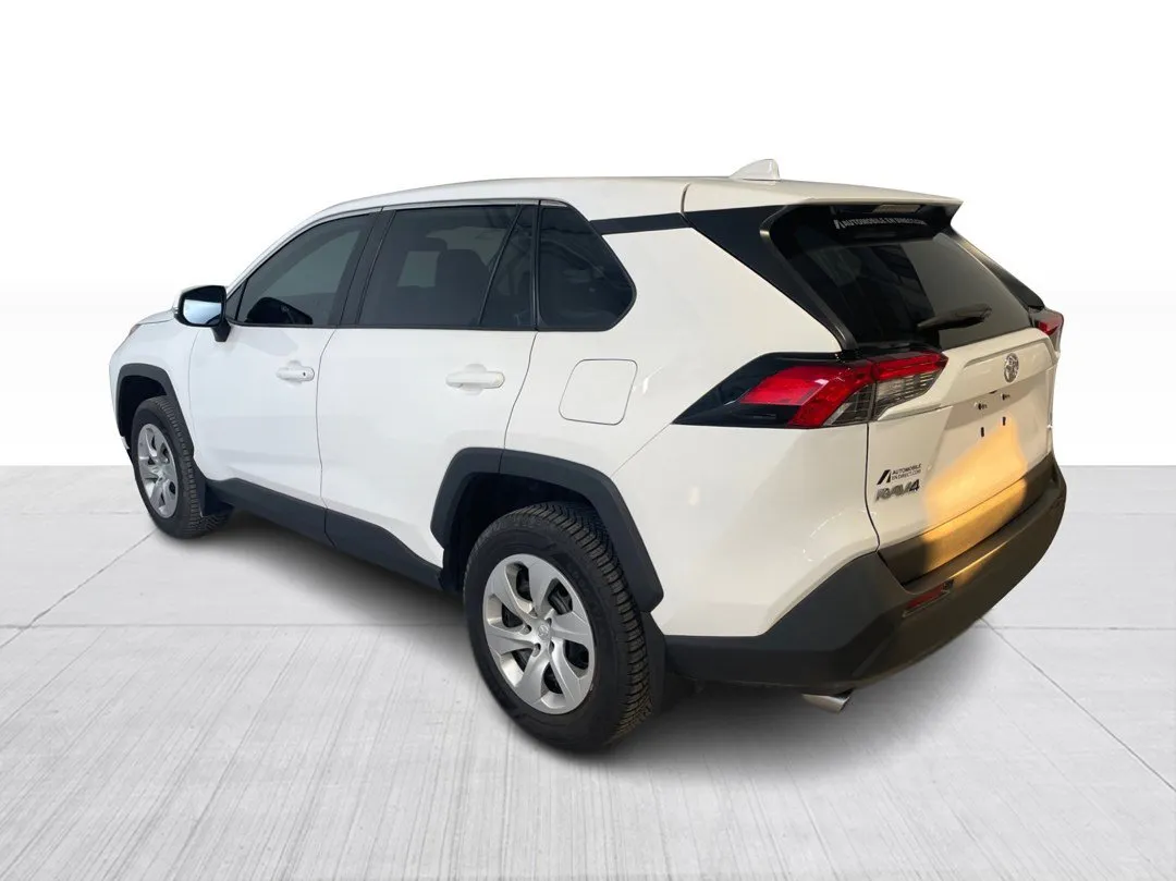2023 Toyota RAV4 LE, photo 5