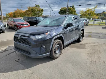 2020 Toyota RAV4 - image 3