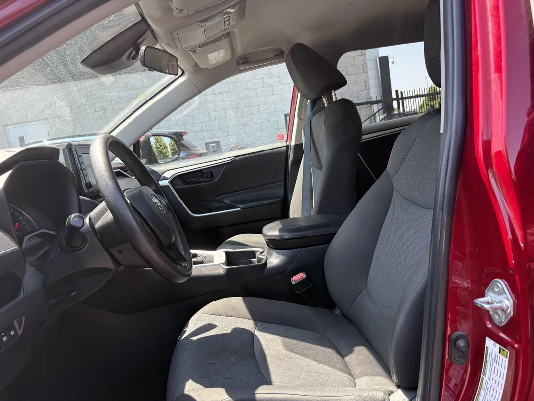 2020 Toyota RAV4 — photo 6