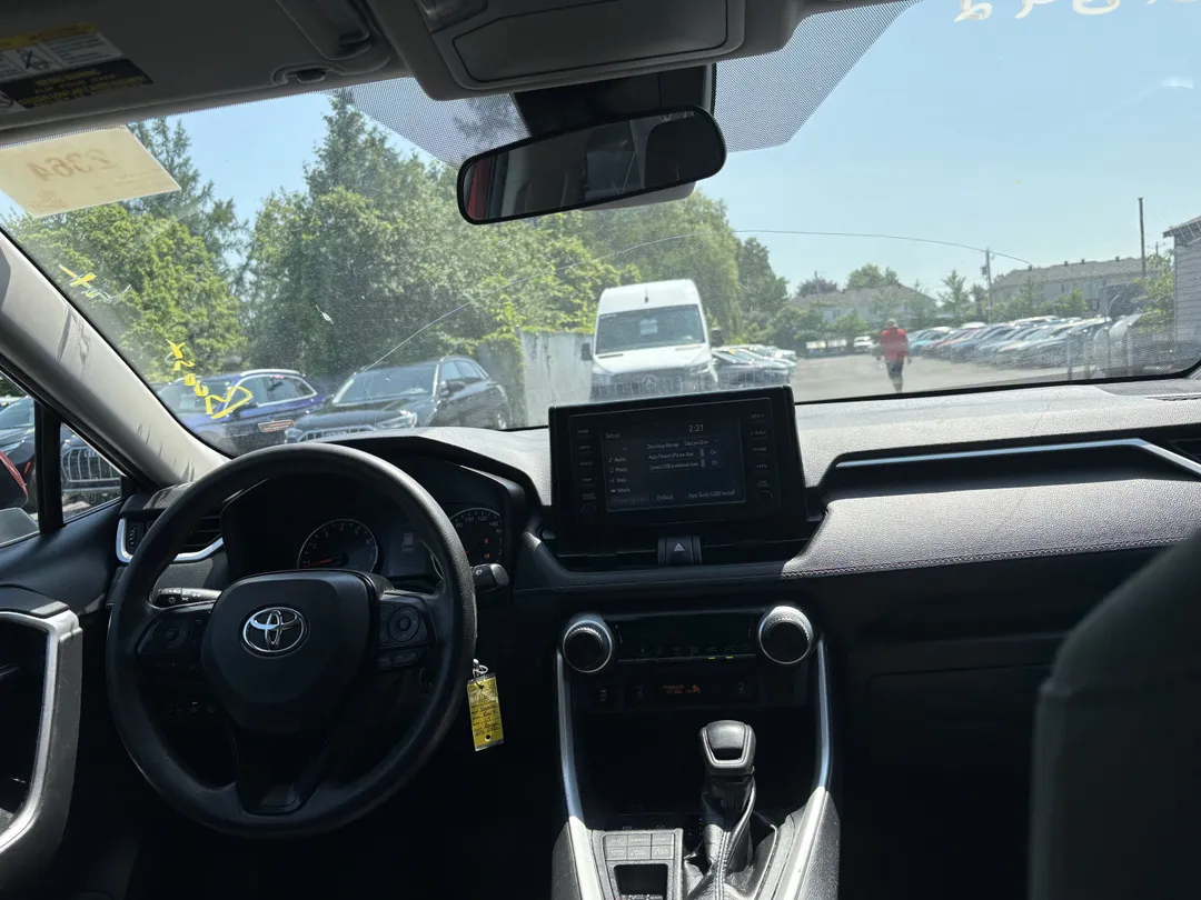 2020 Toyota RAV4 — photo 7