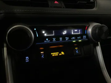 2020 Toyota RAV4 - image 18
