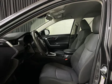 2021 Toyota RAV4 - image 10