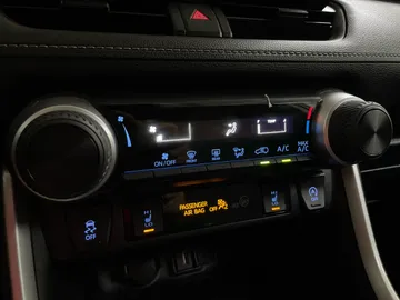 2021 Toyota RAV4 - image 18