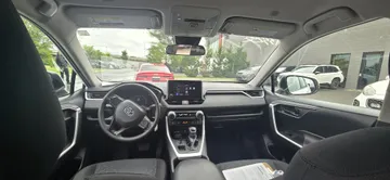2024 Toyota RAV4 - image 8