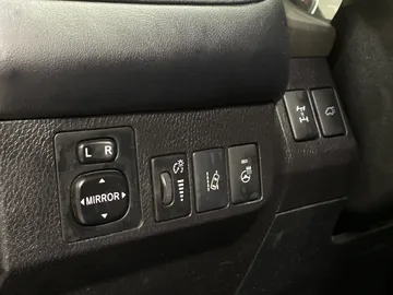 2018 Toyota RAV4 - image 30