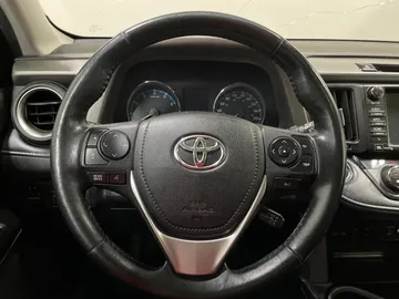2018 Toyota RAV4 - image 25
