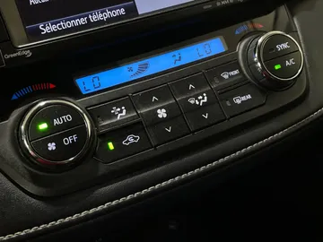 2018 Toyota RAV4 - image 21