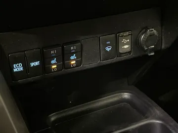 2018 Toyota RAV4 - image 27