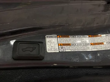 2018 Toyota RAV4 - image 32