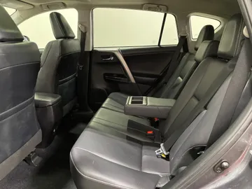 2018 Toyota RAV4 - image 15