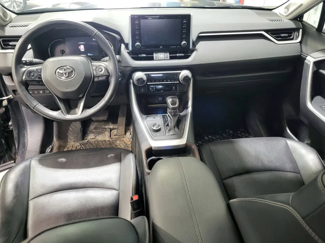 2019 Toyota RAV4 — photo 8