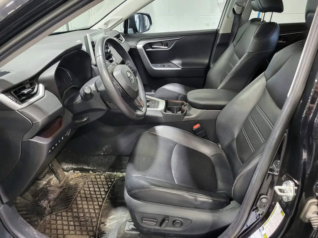 2019 Toyota RAV4 — photo 7