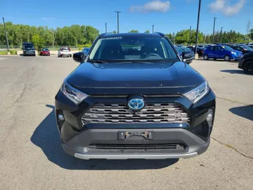 2019 Toyota RAV4 - image 2
