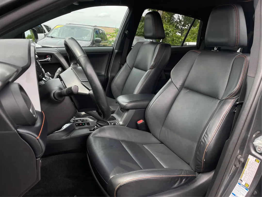 2018 Toyota RAV4 — photo 3