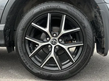 2018 Toyota RAV4 - image 7
