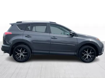 2018 Toyota RAV4 - image 2