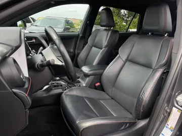 2018 Toyota RAV4 - image 3