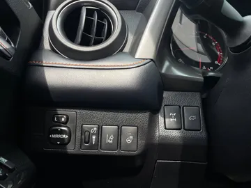 2018 Toyota RAV4 - image 28