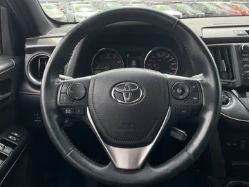 2018 Toyota RAV4 - image 17