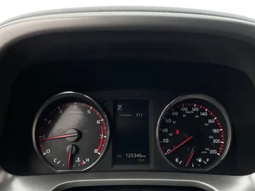 2018 Toyota RAV4 - image 16