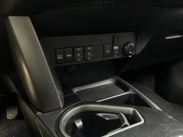 2018 Toyota RAV4 - image 24
