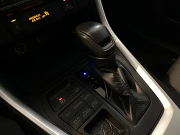 2019 Toyota RAV4 - image 32