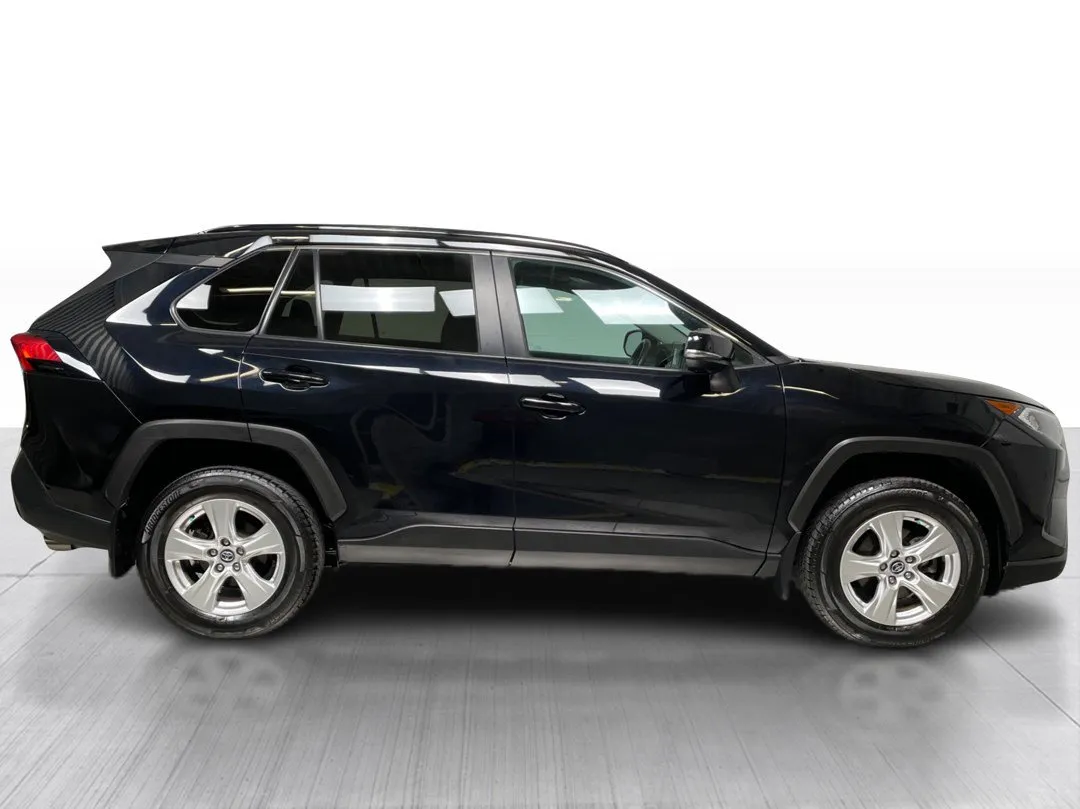 2019 Toyota RAV4 — photo 2