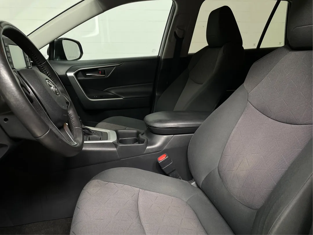 2019 Toyota RAV4 — photo 3