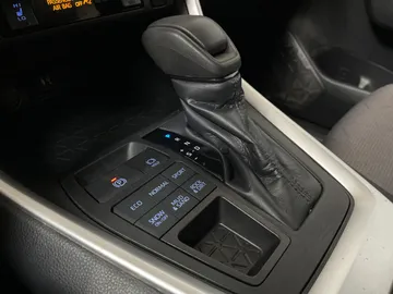 2019 Toyota RAV4 - image 30