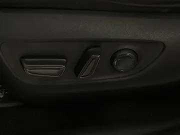 2019 Toyota RAV4 - image 23