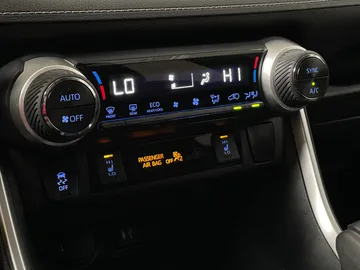 2019 Toyota RAV4 - image 28