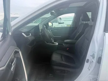 2025 Toyota RAV4 - image 8