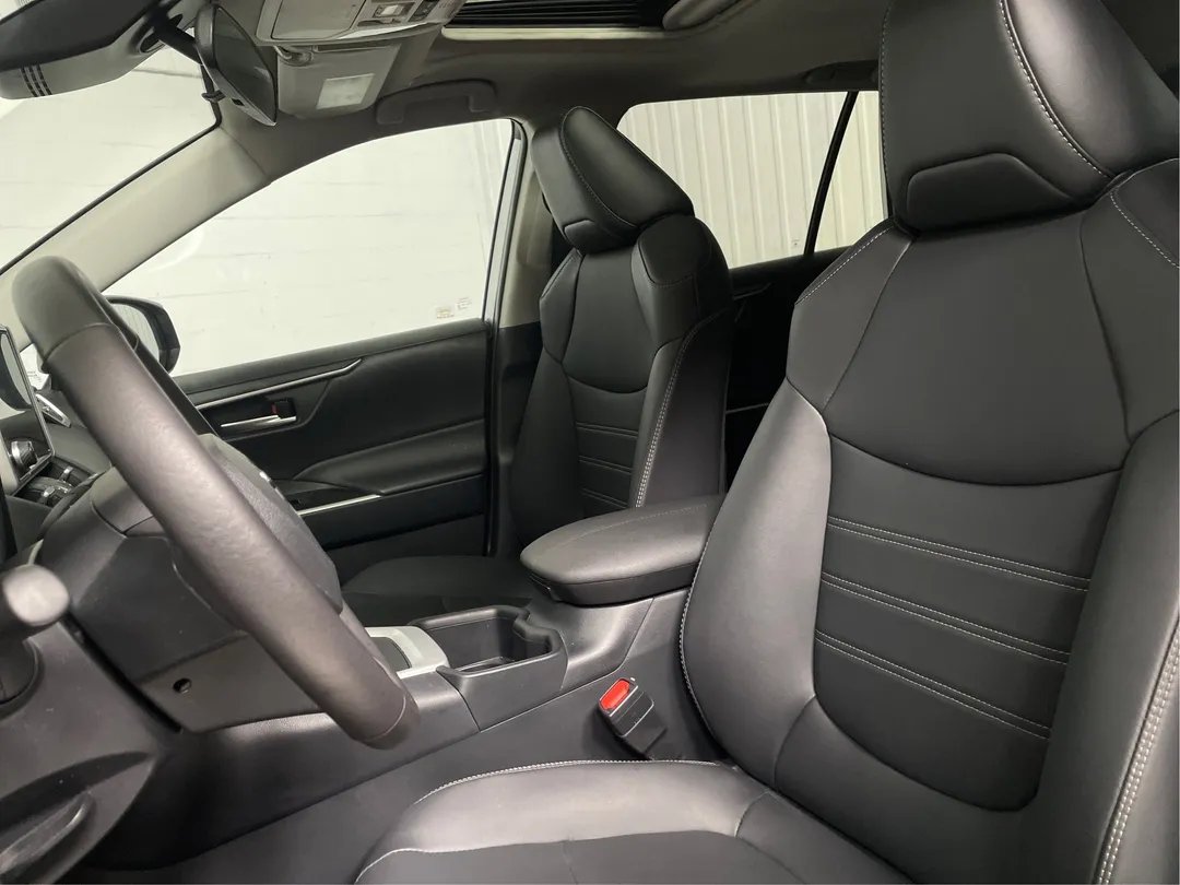 2025 Toyota RAV4 — photo 3