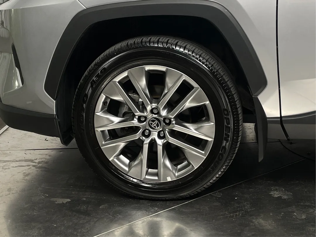 2025 Toyota RAV4 — photo 6