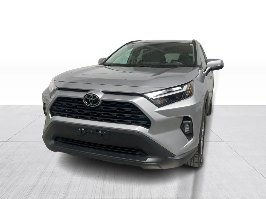 2025 Toyota RAV4 — photo 8