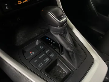 2025 Toyota RAV4 - image 32