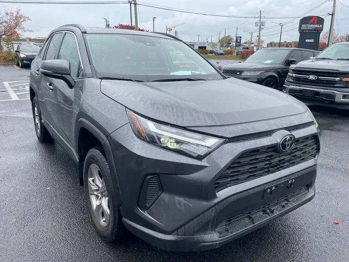 2025 Toyota RAV4 - image principale