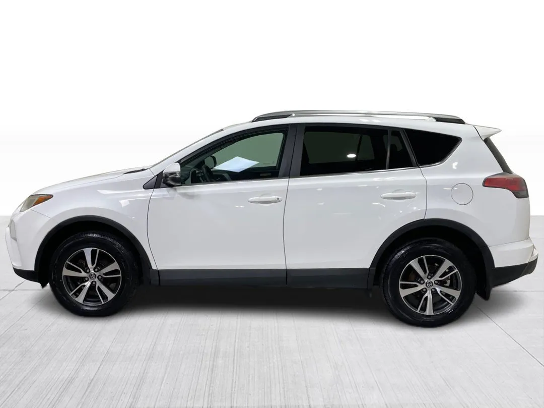 2017 Toyota RAV4 XLE AWD, photo 9