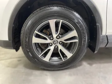 2017 Toyota RAV4 - image 7