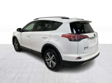 2017 Toyota RAV4 - image 11