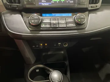 2017 Toyota RAV4 - image 21